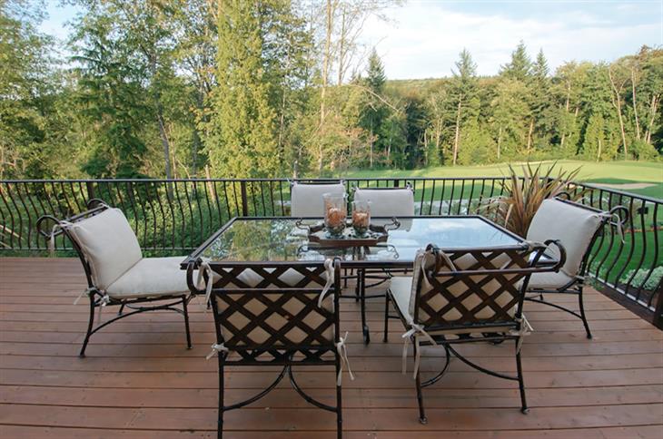 Benefits of Buying a Home with a Small Yard Space